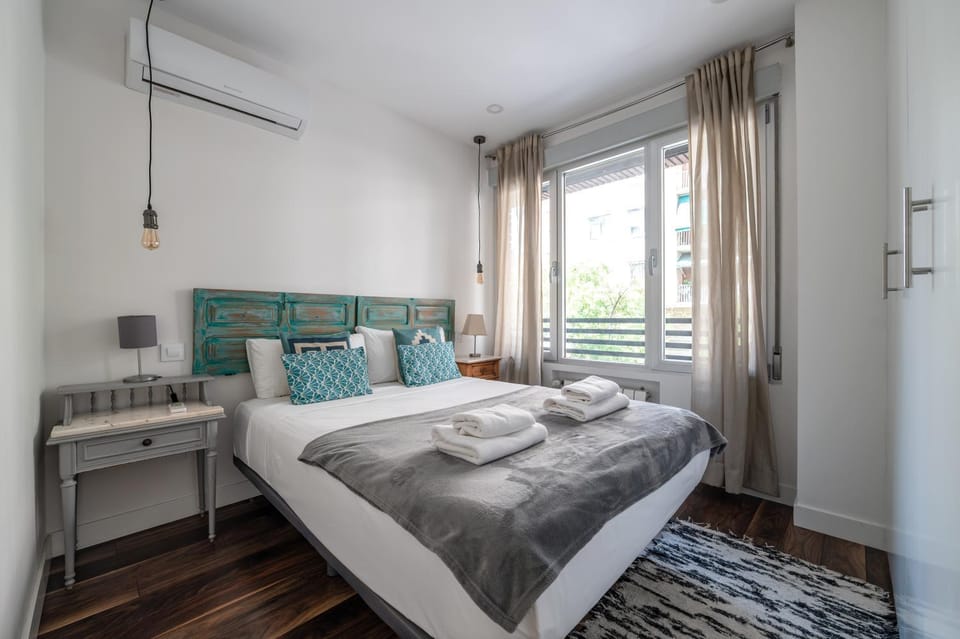 Bed, Photo of the whole room, Bedroom, towels, air conditioner