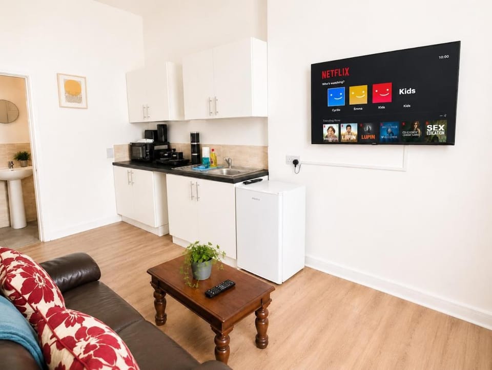 Stoneway Villa - Free Parking, Netflix, Near Centre Apartment in Coventry