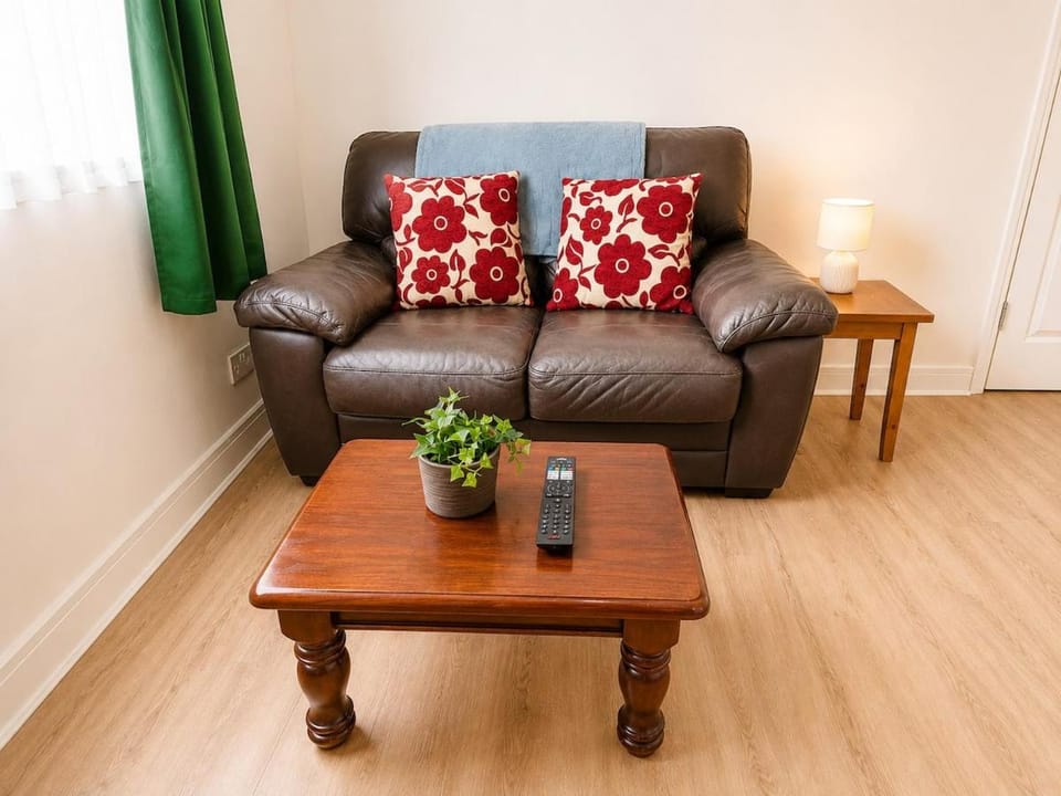 Stoneway Villa - Free Parking, Netflix, Near Centre Apartment in Coventry