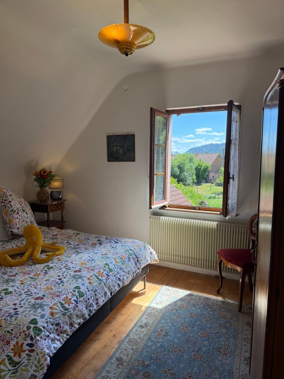 View (from property/room), Garden view, Mountain view, River view