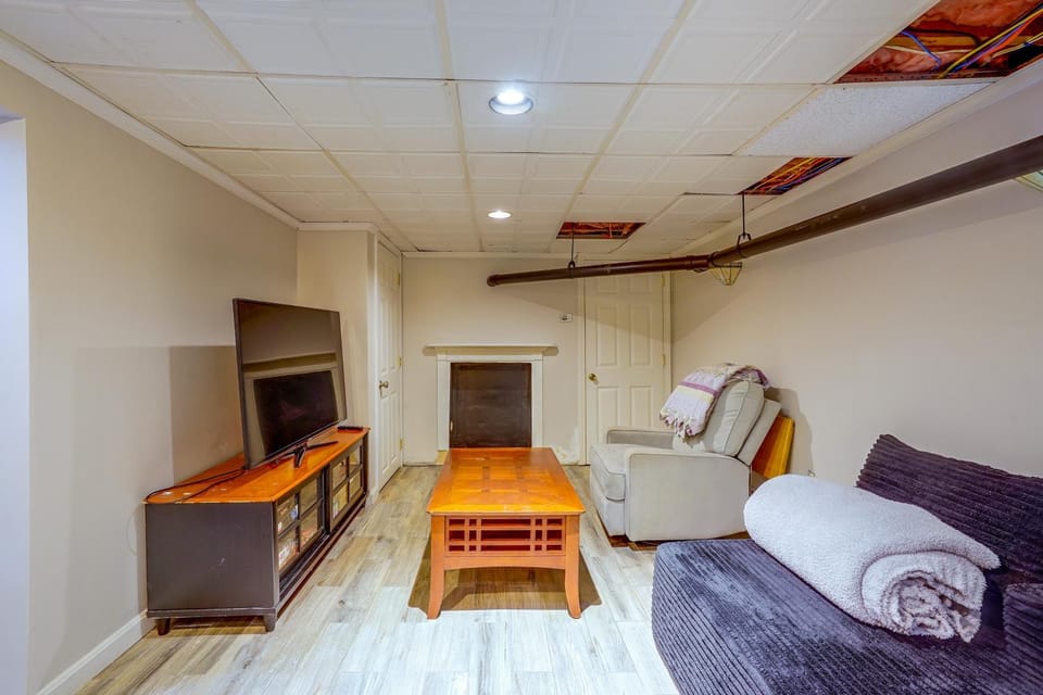 Near Shopping & Canobie Lake! Apartment w/ Grill Apartment in Methuen