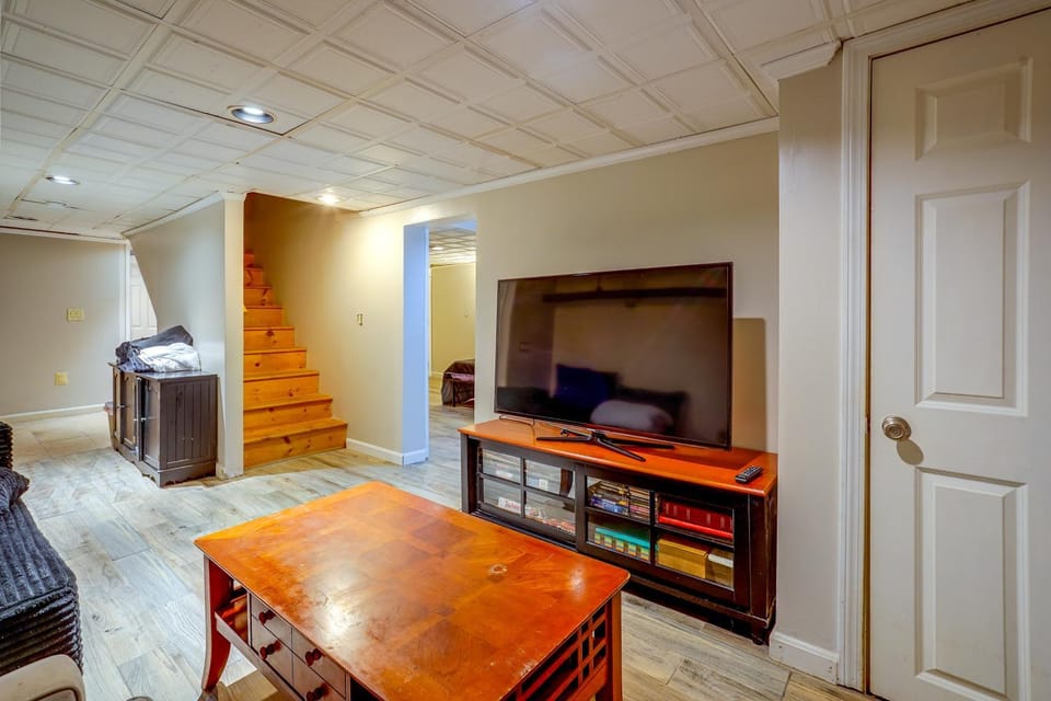 Near Shopping & Canobie Lake! Apartment w/ Grill Apartment in Methuen