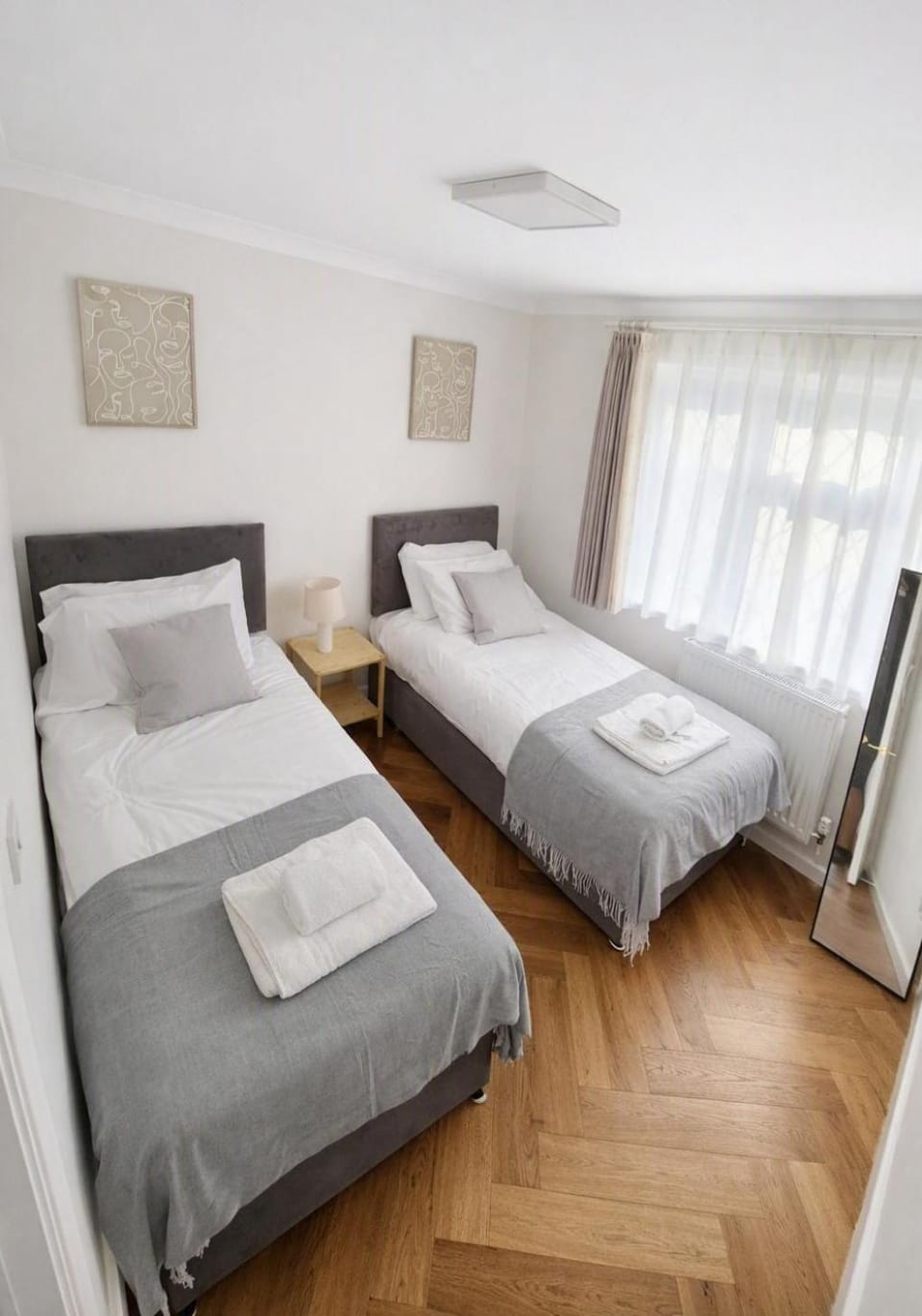 Photo of the whole room, Bedroom