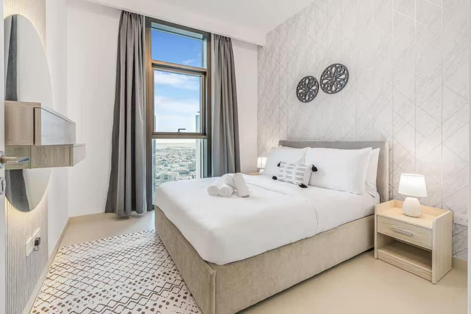 Downtown Dubai 1BR - Pool - Steps to Dubai Mall Apartment in Dubai