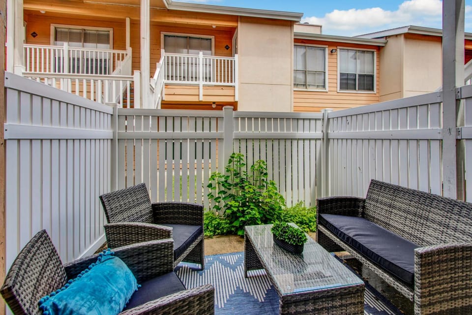 Patio, Day, View (from property/room), Seating area, Garden view, furniture