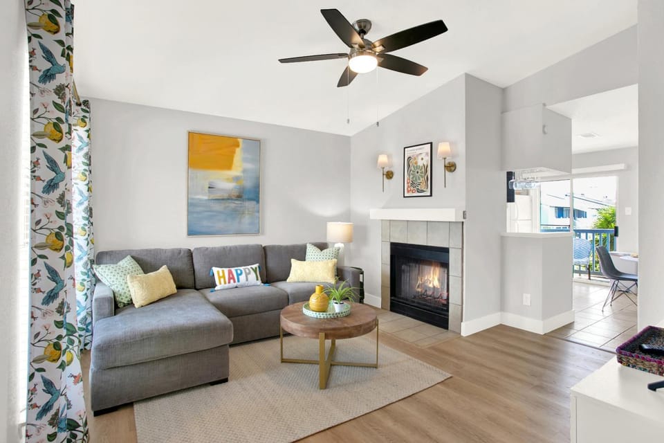 Day, View (from property/room), Balcony/Terrace, Living room, Seating area, fireplace, furniture