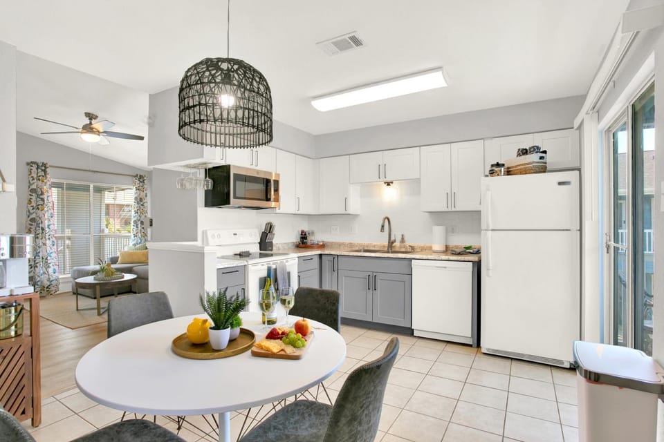 Day, Kitchen or kitchenette, Seating area, Dining area, dishwasher, furniture, microwave, oven, kitchen