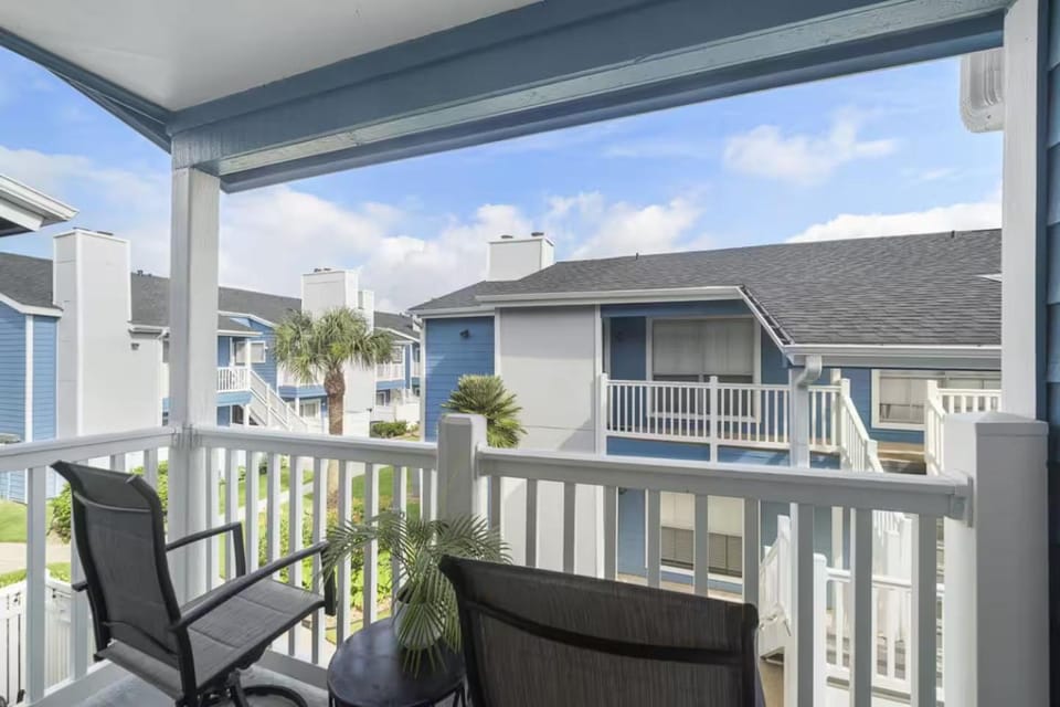 Patio, Day, Neighbourhood, View (from property/room), Balcony/Terrace, Seating area, Garden view, Pool view