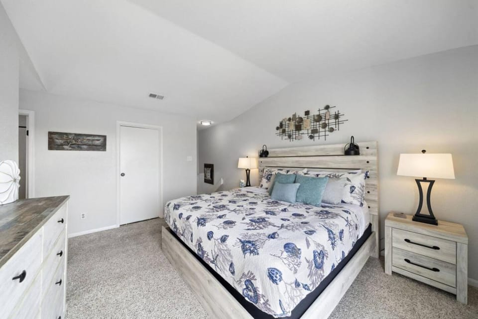 Bed, Day, Bedroom, furniture, towels, wardrobe