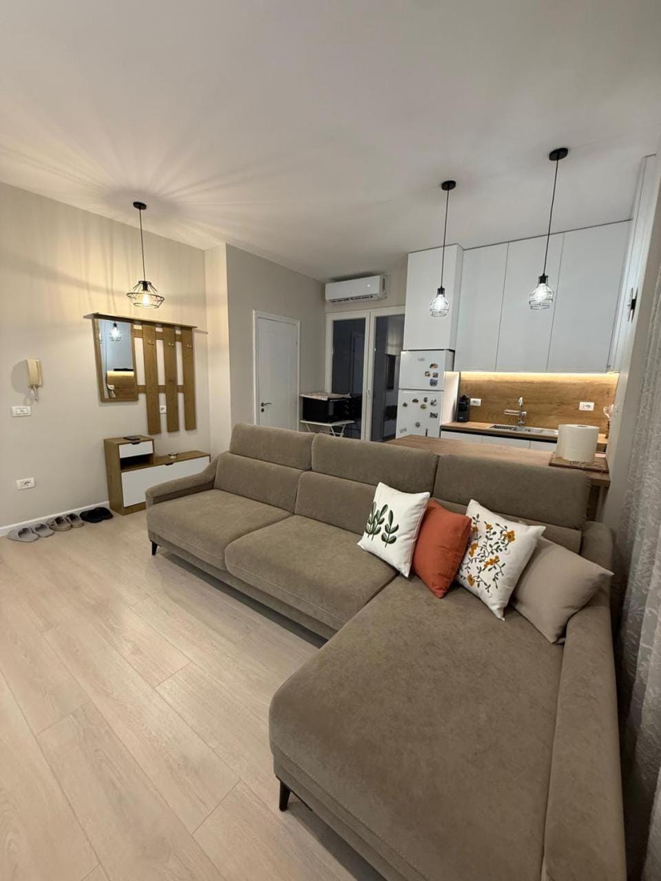 Clint's Seaside Retreat - Modern Apartment with Veranda Apartment in Tirana County, Albania