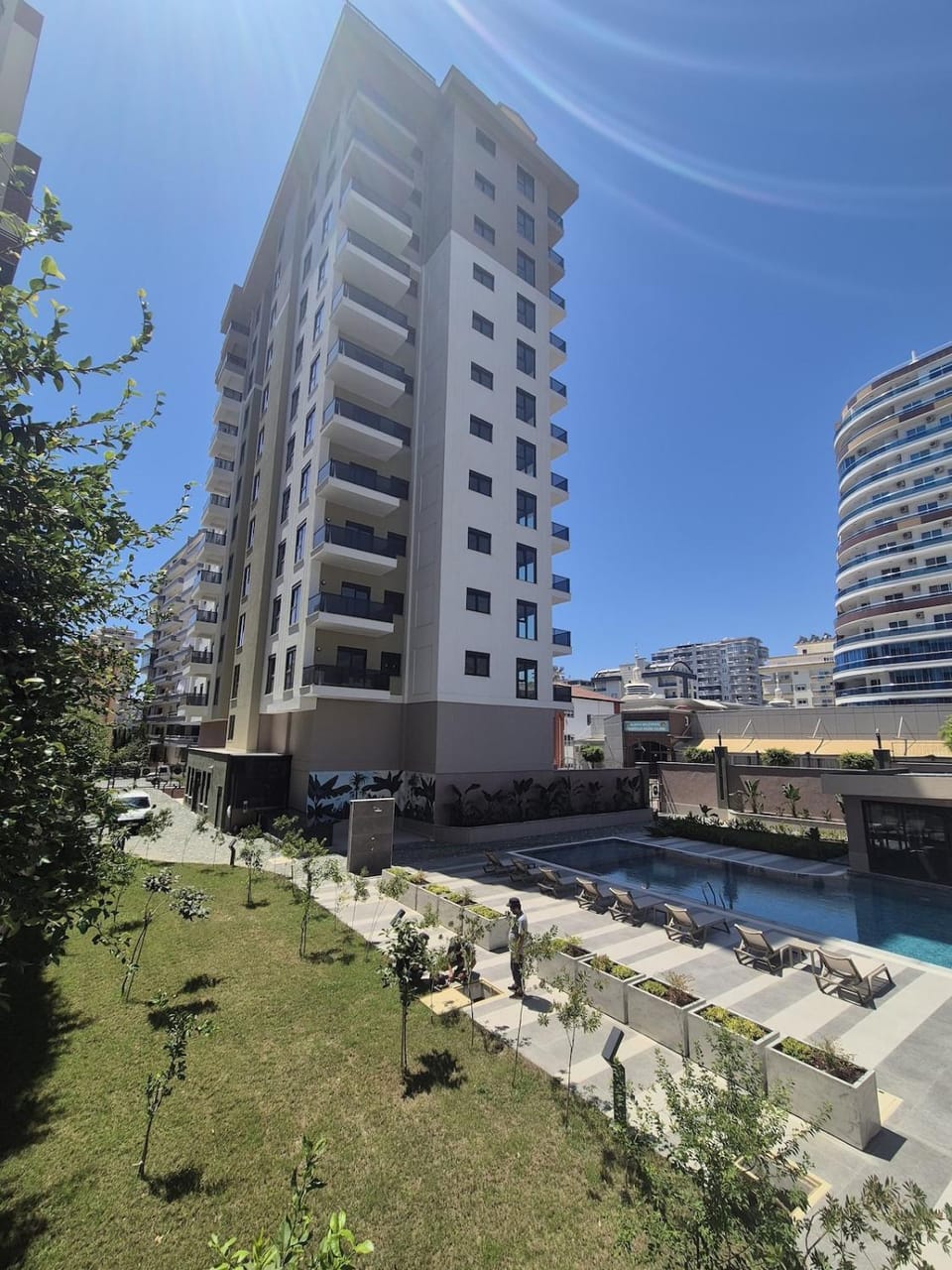 Property building, Day, Garden, Swimming pool, sunbed
