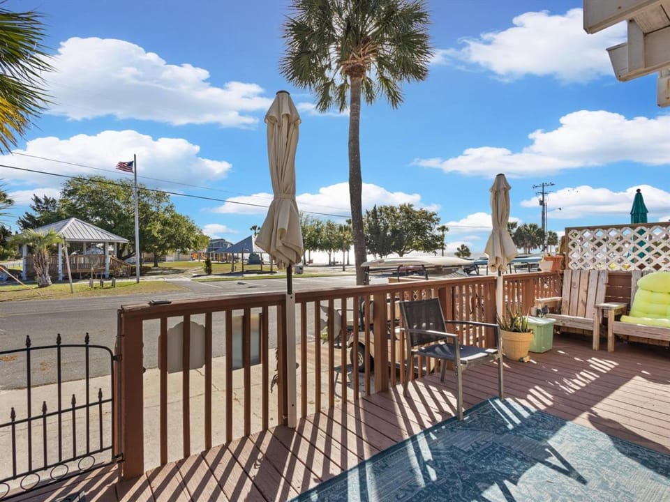 Beachside Bungalow - Park and Beach Access! House in Cedar Key