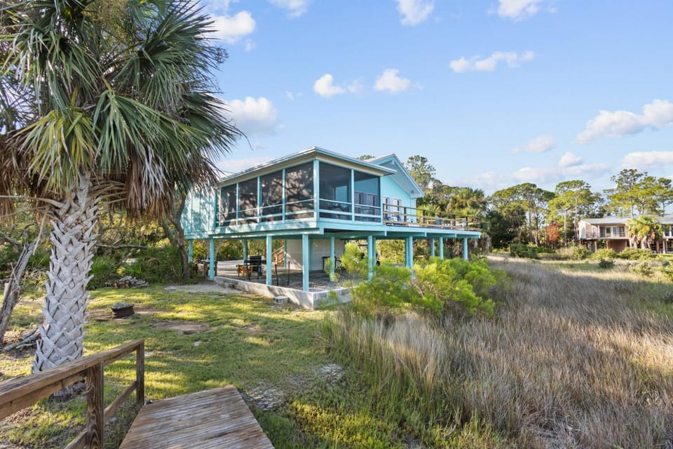 Eagle View Waterfront Privacy with Floating Dock! Vacation rental in Cedar Key