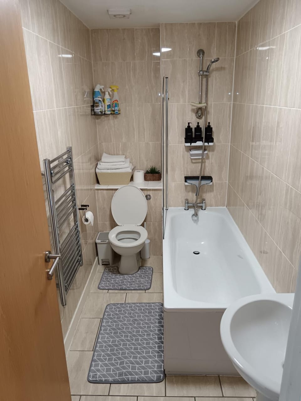 Shower, Toilet, Bathroom, towels