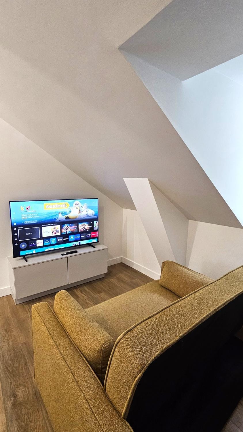 TV and multimedia, Living room, Seating area