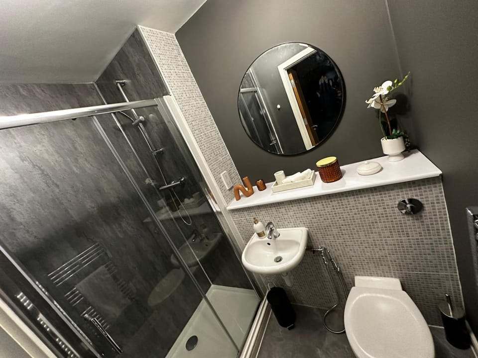 Shower, Toilet, Bathroom