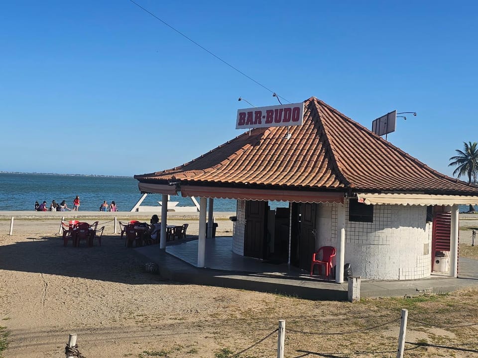 Casa Linear à 400 mts da Praia do Barbudo com piscina e churrasqueira Araruama House in Araruama