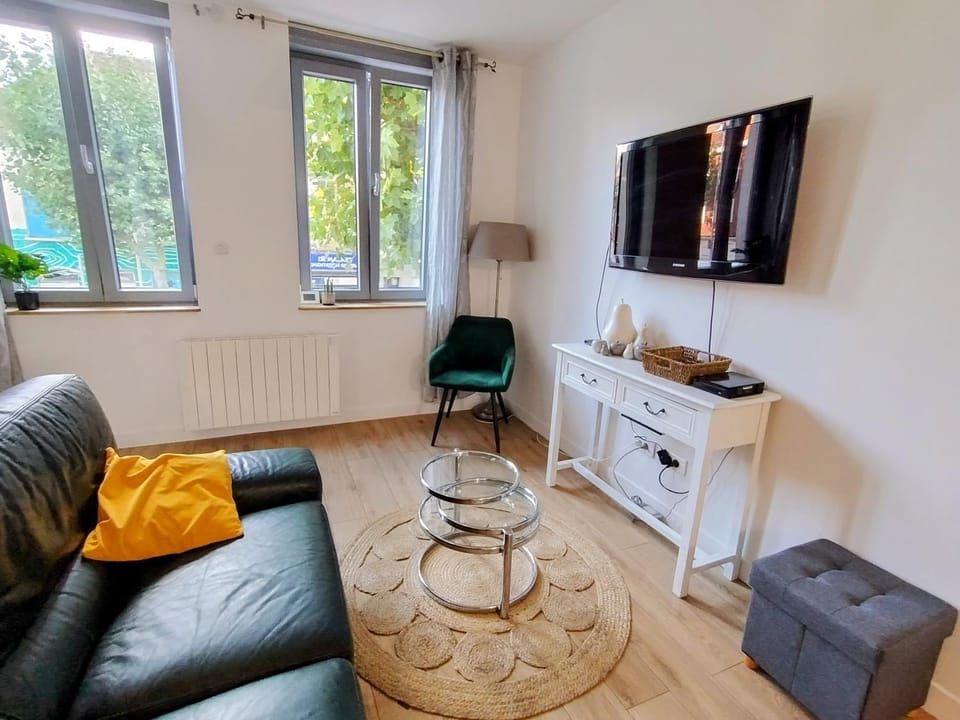 Communal lounge/ TV room, TV and multimedia, Living room, Evening entertainment