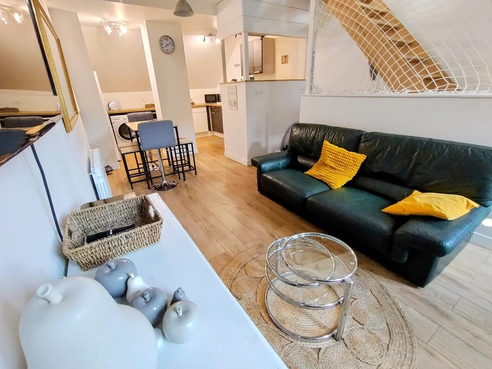 Kitchen or kitchenette, Living room, Seating area, Dining area, pet friendly