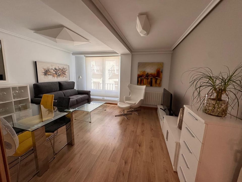 Las Agujas de la Catedral by Unique Rooms Apartment in Burgos