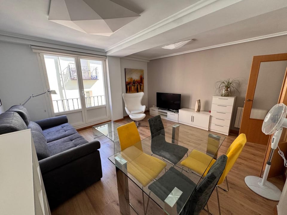 Las Agujas de la Catedral by Unique Rooms Apartment in Burgos