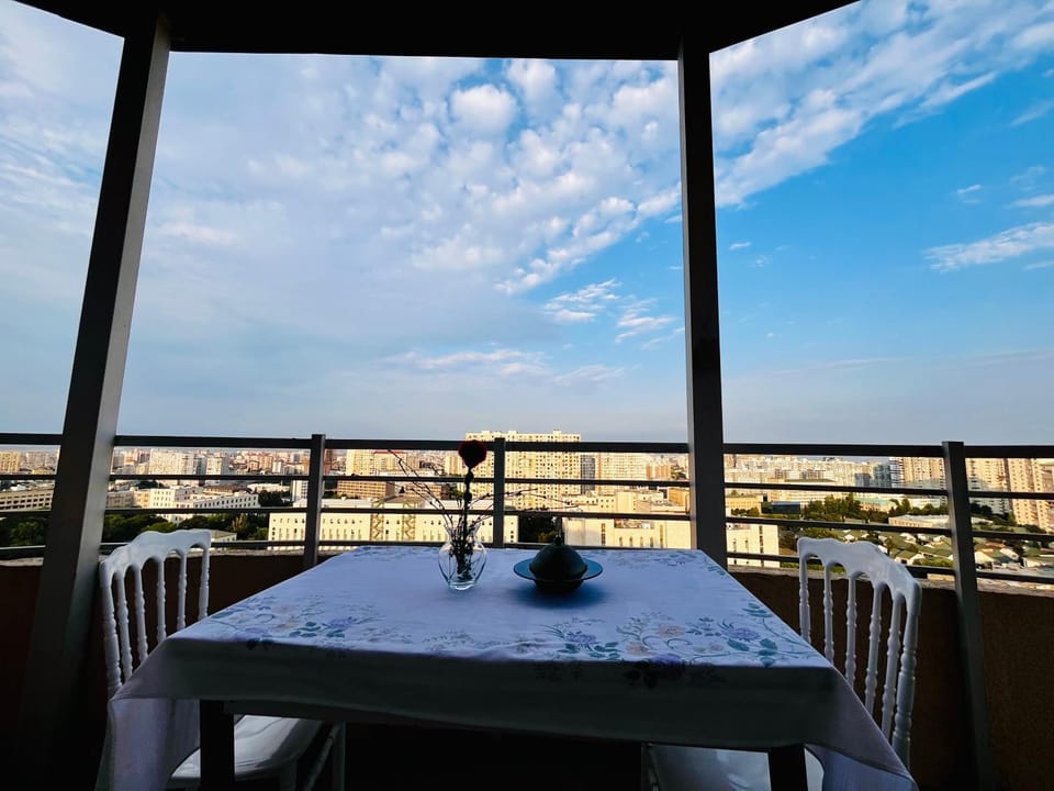 View (from property/room), Balcony/Terrace, Dining area