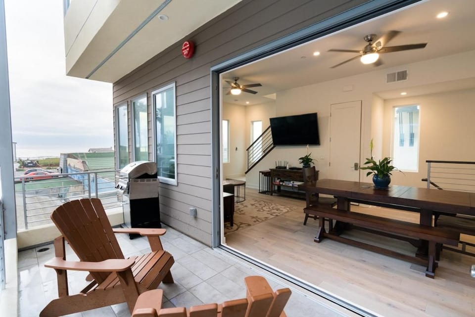 San Diego Beachfront House 60s to sand surf pier House in Imperial Beach