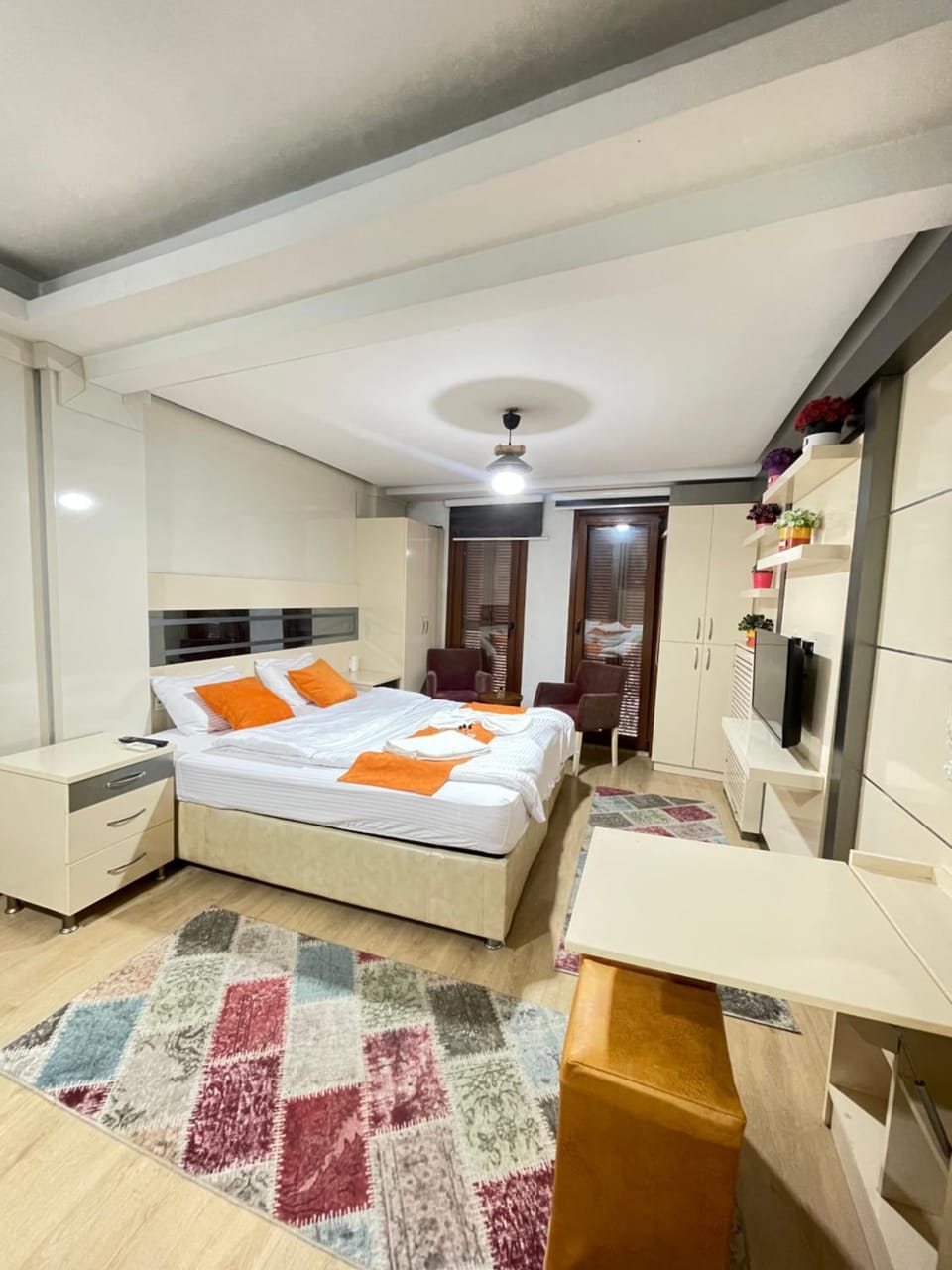 Bed, Living room, Seating area, fireplace
