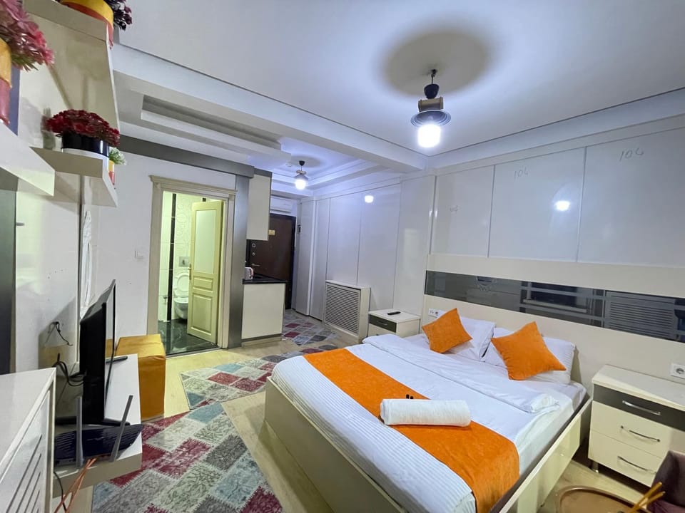 Communal lounge/ TV room, TV and multimedia, Photo of the whole room, Bedroom, wardrobe