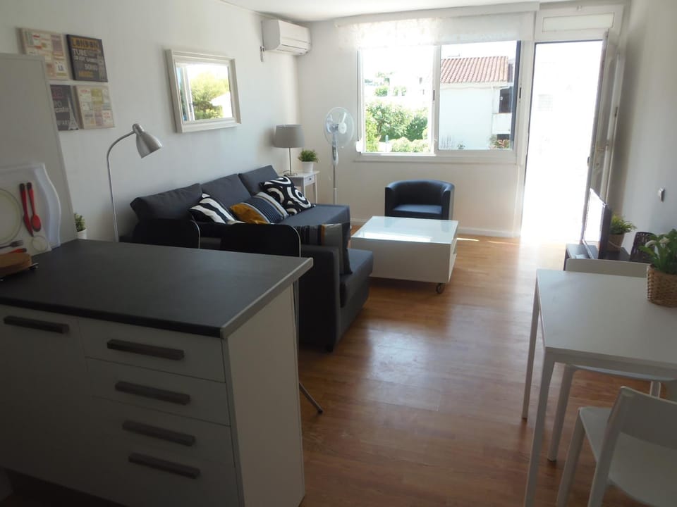 Day, Living room, Landmark view