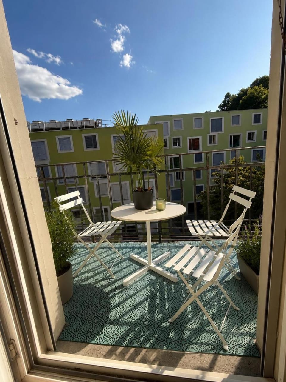 Bright Room with Balcony in shared Apartment, BBQ-Terrace and WIFI Vacation rental in Fribourg