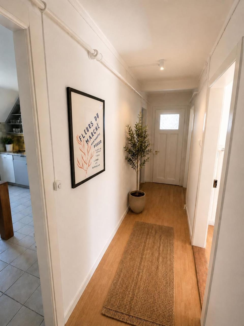 Bright Room with Balcony in shared Apartment, BBQ-Terrace and WIFI Vacation rental in Fribourg