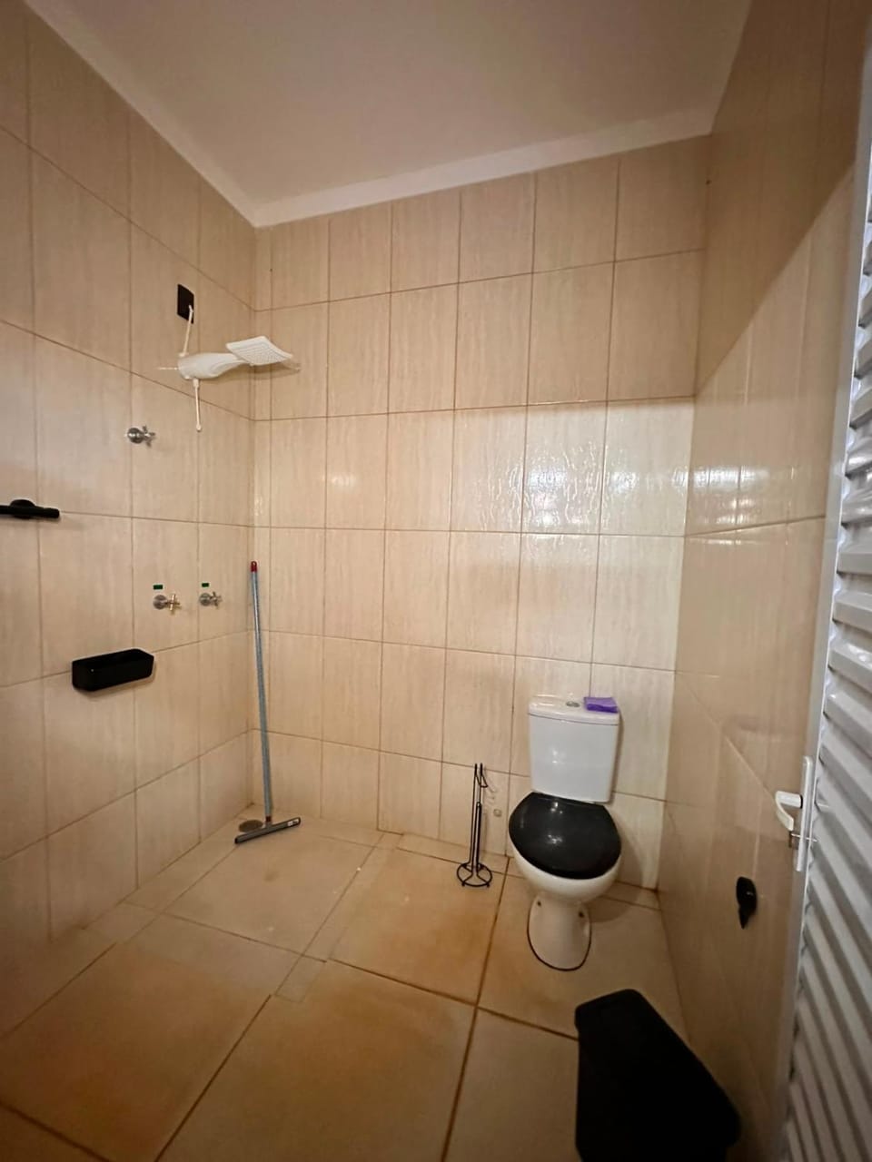Casa para temporada para até 12 pessoas com 6 vagas de garagem House in Olímpia