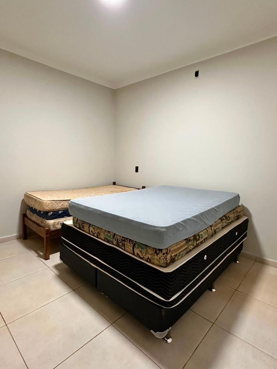 Casa para temporada para até 12 pessoas com 6 vagas de garagem House in Olímpia