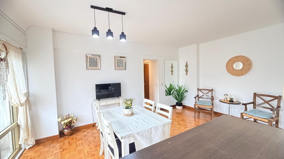 TV and multimedia, Seating area, Dining area