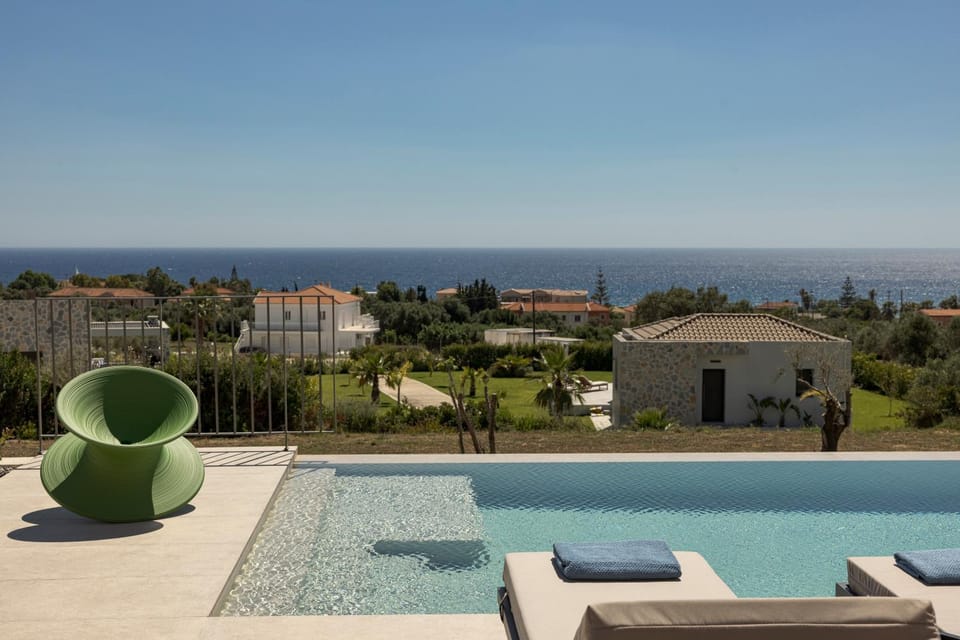 Property building, Day, Natural landscape, View (from property/room), Balcony/Terrace, Pool view, Sea view, Swimming pool, sunbed