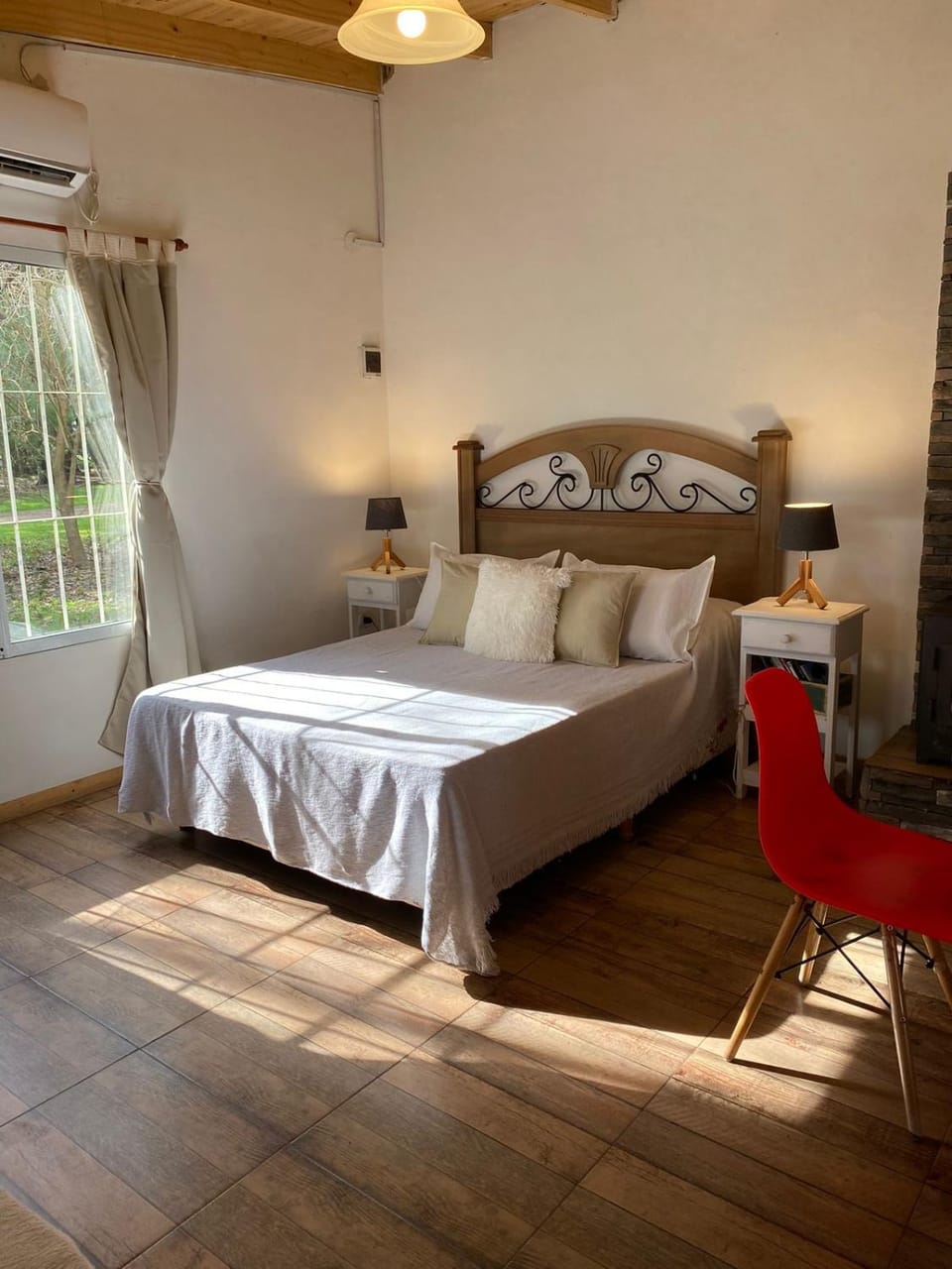 Bed, Photo of the whole room, Bedroom, air conditioner