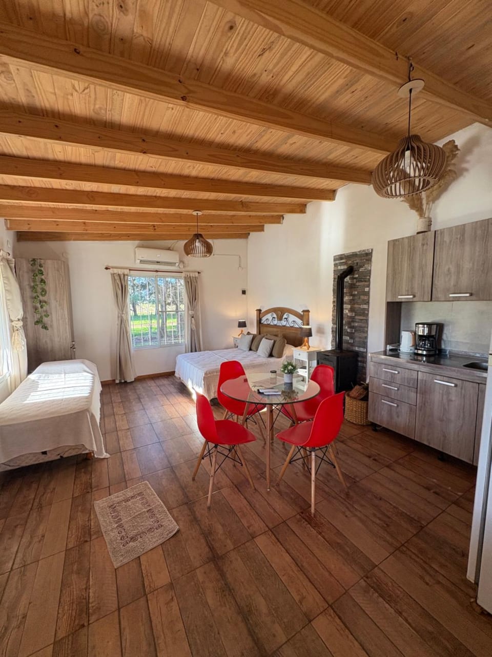 Bed, Kitchen or kitchenette, Living room, Photo of the whole room, Seating area, Dining area, Bedroom