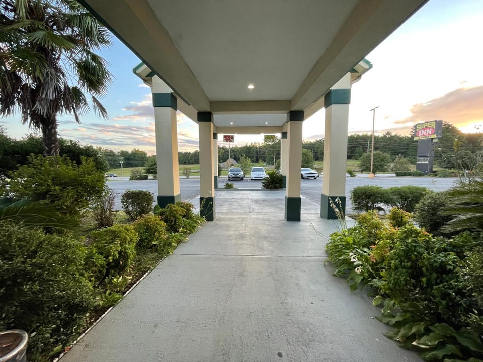 Super Inn And Suites Hotel in Milledgeville