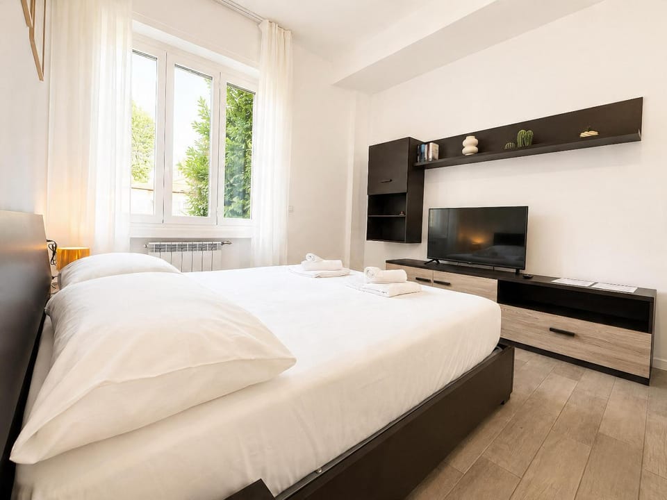 Communal lounge/ TV room, Bed, Photo of the whole room, Bedroom