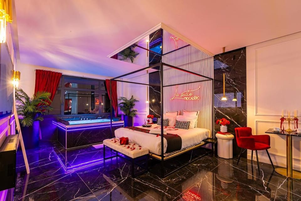 Trocadero Suite Private Jacuzzi Apartment in Paris