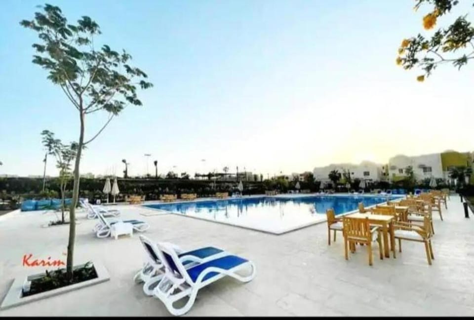 Day, Natural landscape, Pool view, Swimming pool, Swimming pool, sunbed