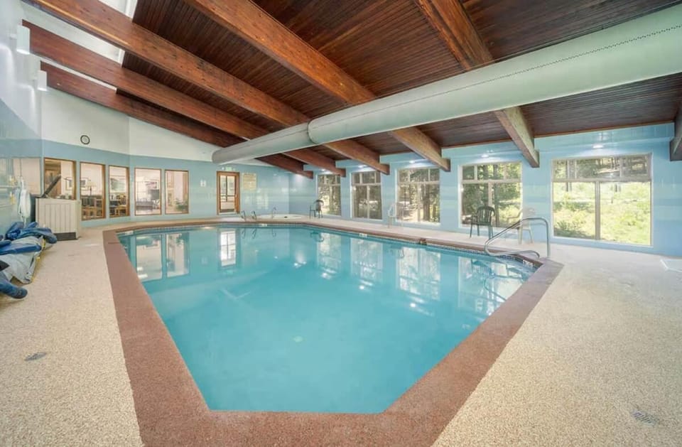 Howling Wolf Winter Park Ski/Hike/Bike Condo Apartment in Fraser