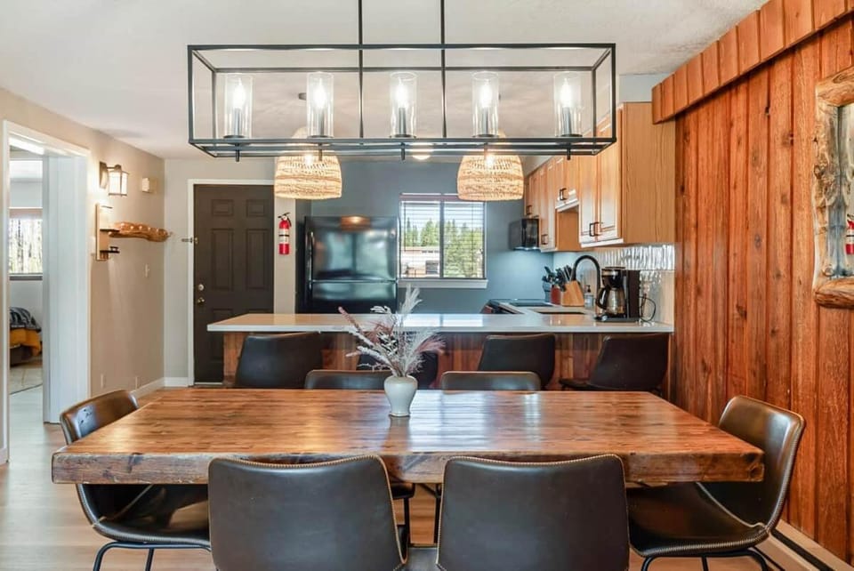 Howling Wolf Winter Park Ski/Hike/Bike Condo Apartment in Fraser