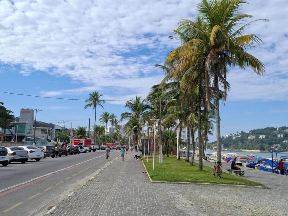 Enseada, 500 metros da praia, 2 Dorms 2 Banheiros, garagem Apartment in State of São Paulo
