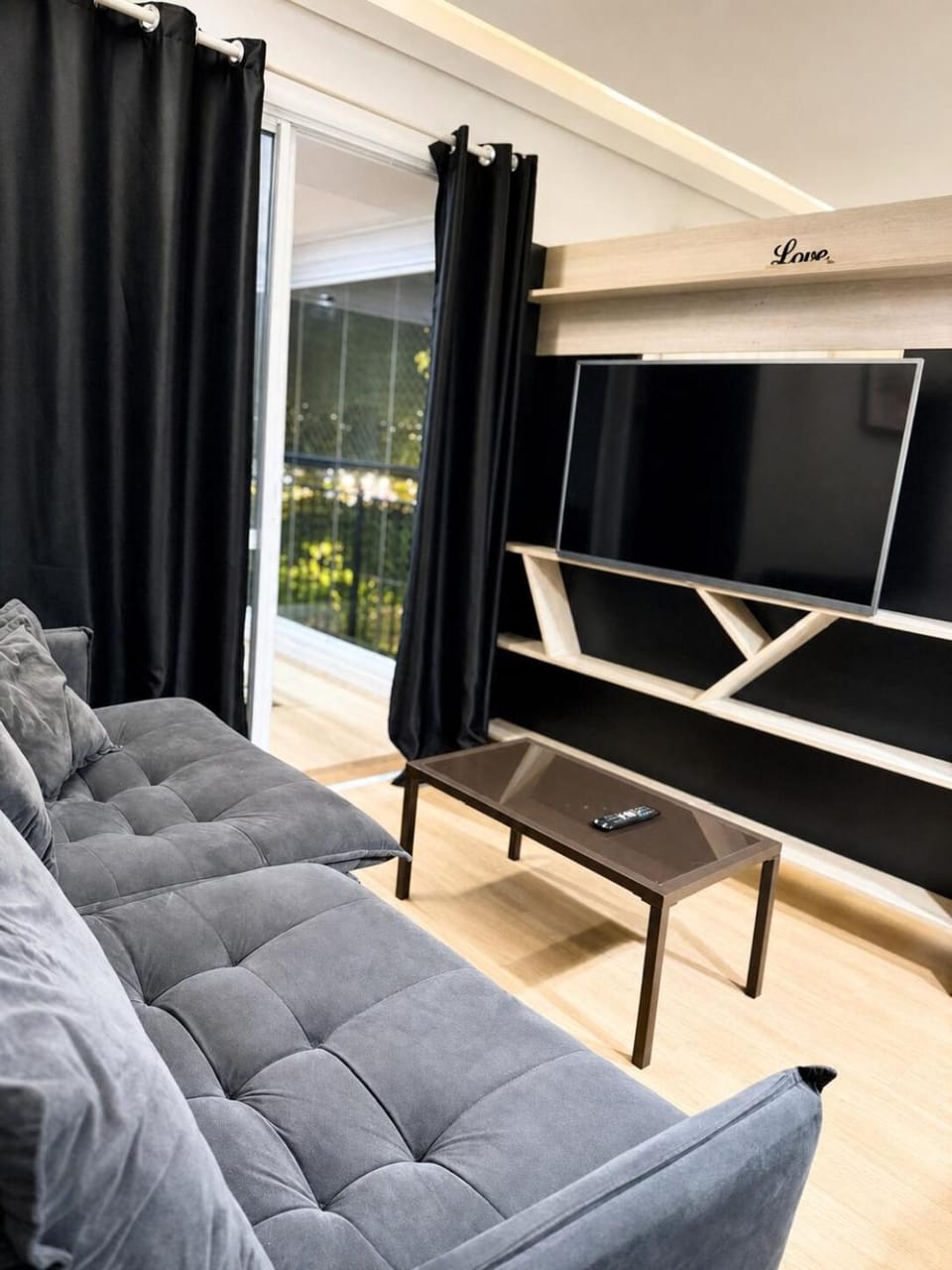 Communal lounge/ TV room, TV and multimedia, Living room, Seating area, Evening entertainment