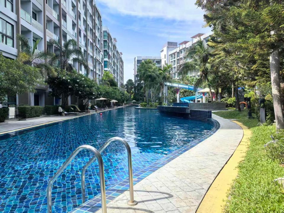 Pool view, Swimming pool, sunbed