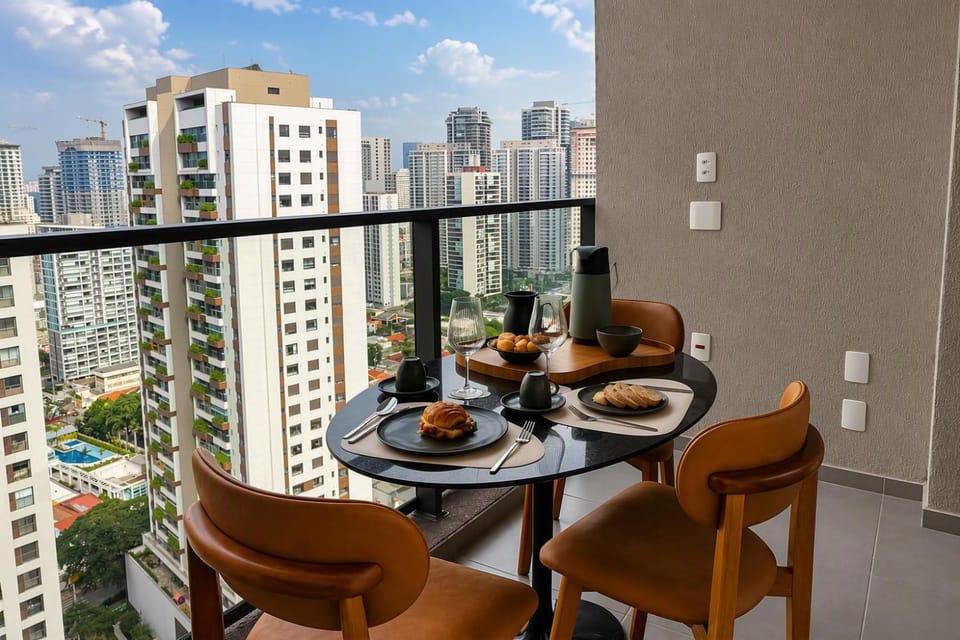 Day, View (from property/room), Balcony/Terrace, Dining area, City view