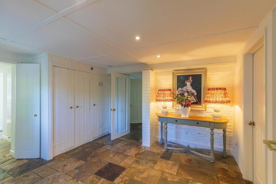 Beautiful 5 bedroom house near Lymington House in Lymington