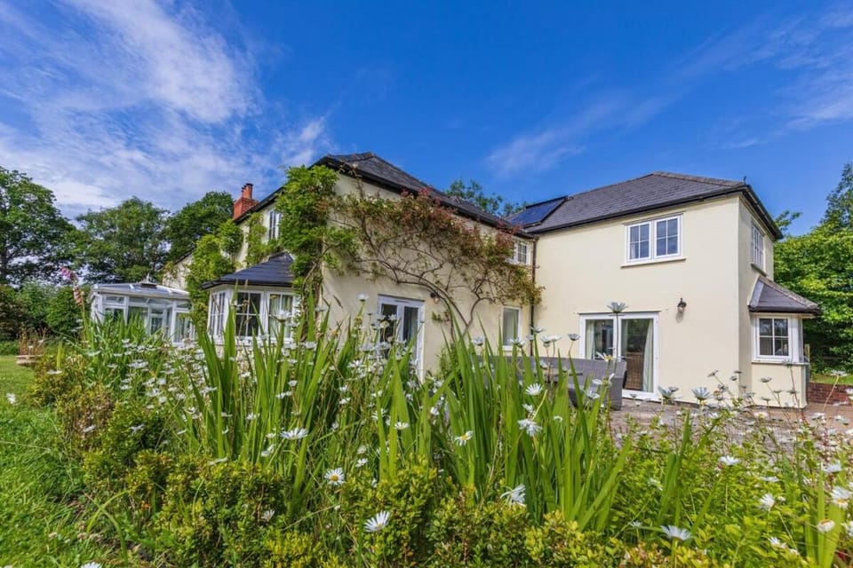 Beautiful 5 bedroom house near Lymington House in Lymington